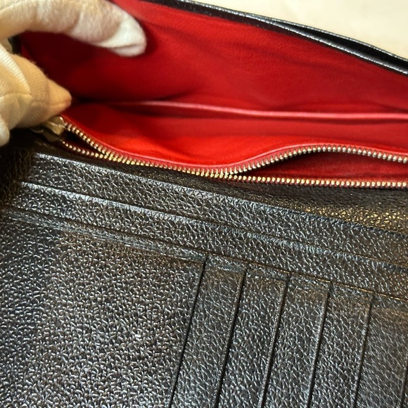 Black Leather Wallet with gold Accent and Minimalist Design pebbled leather - Picture 10 of 15